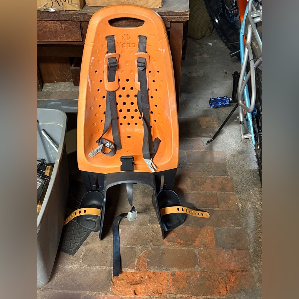 Thule Yepp maxi seat-Orange and Black Kids Bike Seat